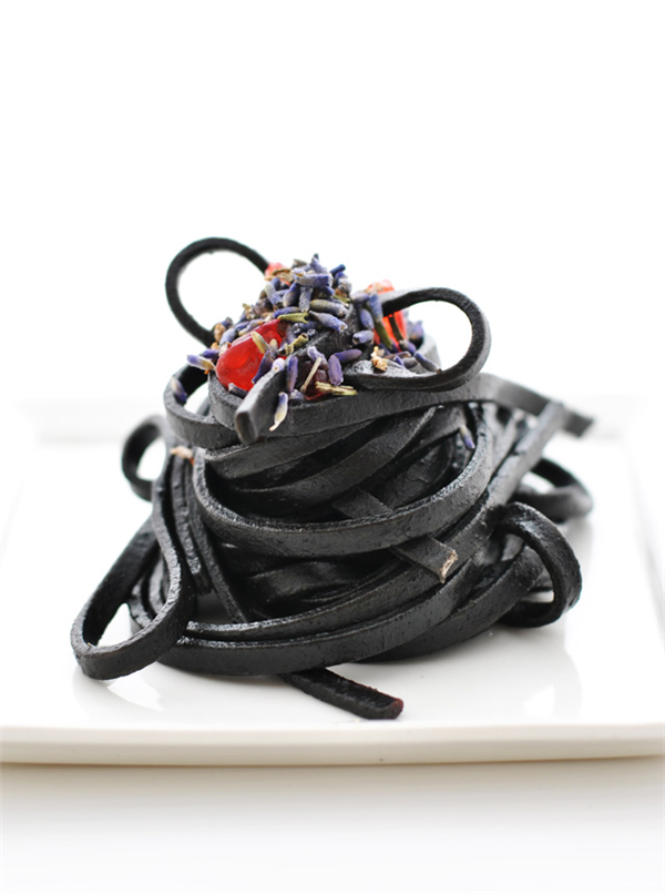 台湾设计师陈譓伃CHLOECHEN:抛弃基本款