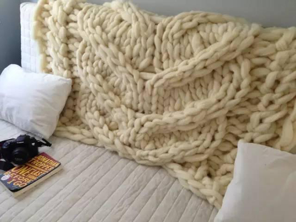 巨型毛线做成衣服毯子 看着都超暖!