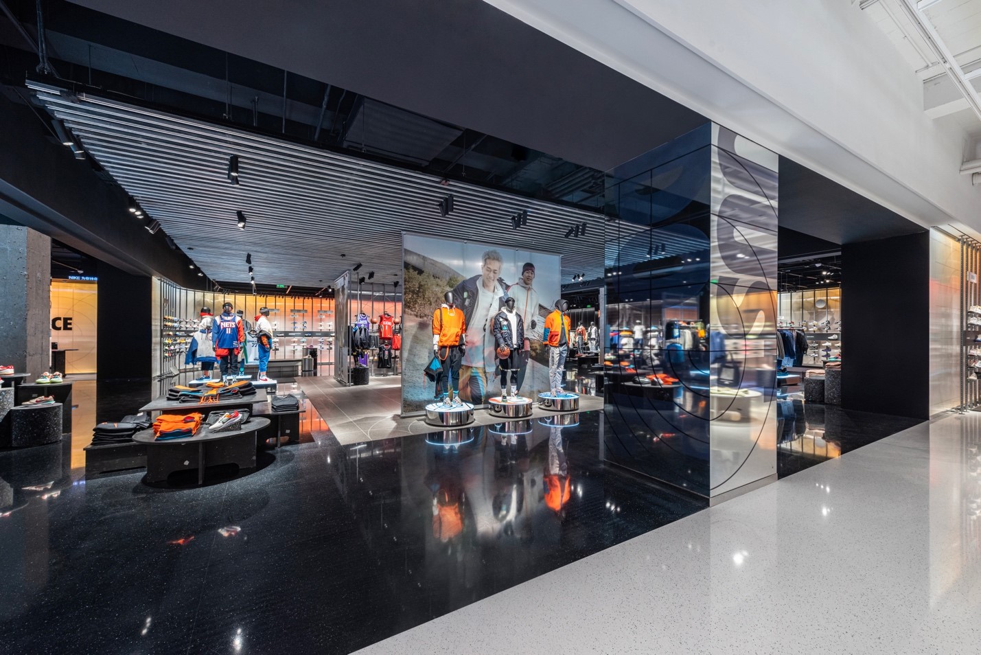 nike北京品牌体验店开业为耐克在中国首次通过战略合作伙伴落地的零售