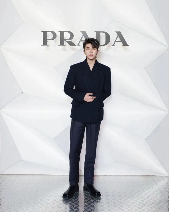 品牌代言人蔡徐坤出席Prada北京时装秀