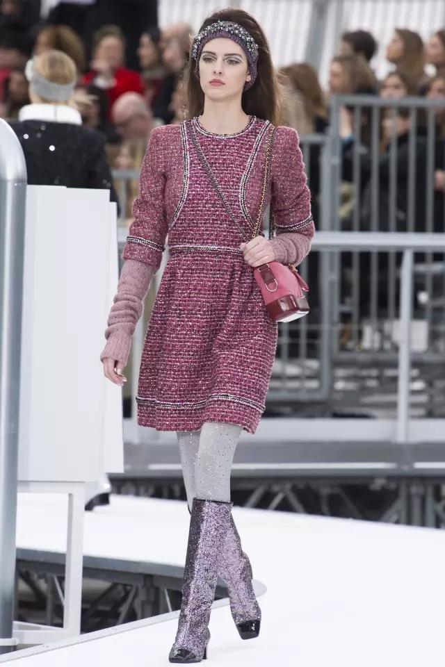 58w    chanel 2017秋冬的设计灵感源于香奈儿女士对于星座的喜爱
