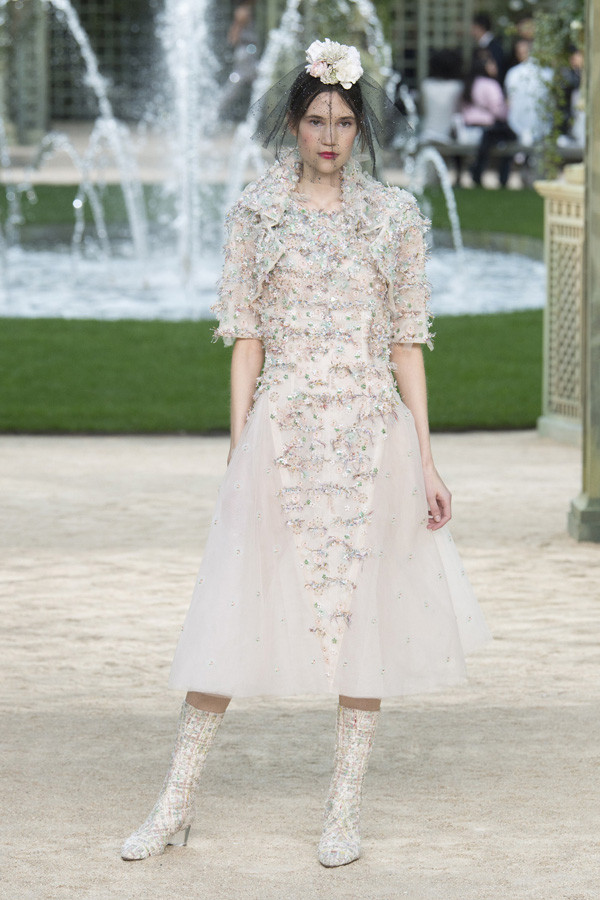 chanel 2018春夏高定秀:唯美浪漫-服装巴黎高定时装周