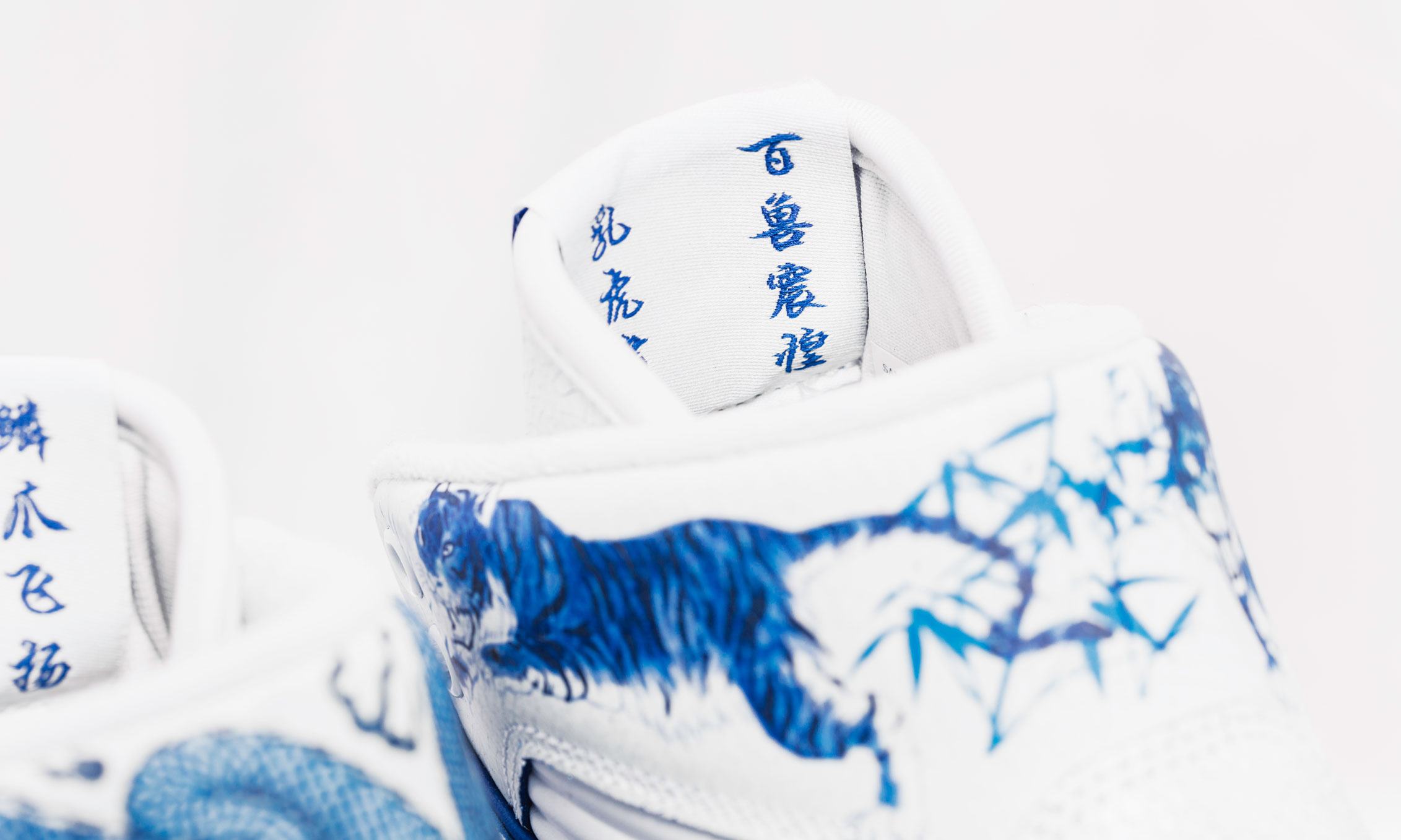 adidas originals 推出 rivalry 青花瓷限定鞋款