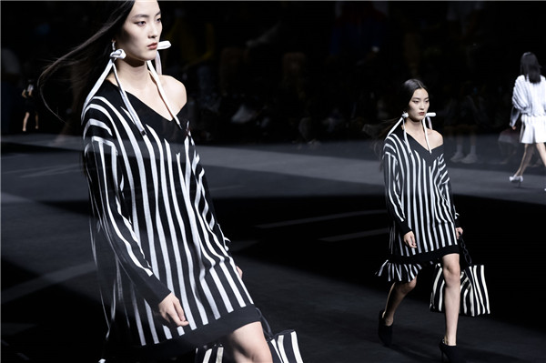 2022春夏中国国际时装周 JUNNE品牌携“第六宫”系列大放异彩！