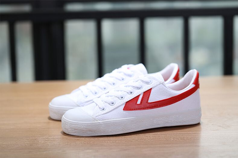 曾经,回力鞋是中国体育品牌的骄傲,但在如水般逝去的时光中,回力一度