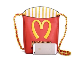 现在,麦当劳不但玩起了跨界联名,还盯上了真正的"堡包"以及"菜篮子"