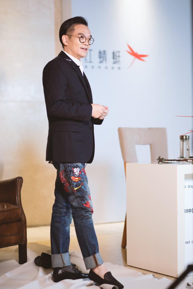 红蜻蜓创始人直播带货商务时尚皮鞋销量猛涨114