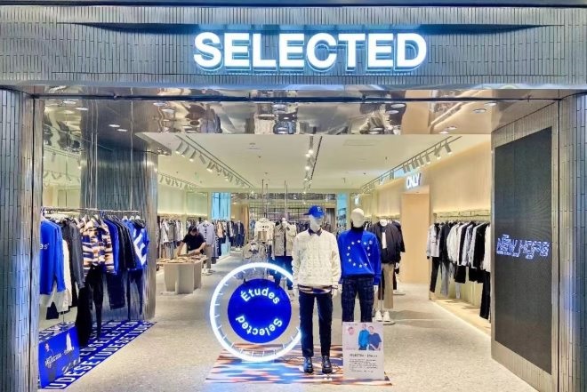 思莱德客服确认线下关店是否保留国内线上渠道待定