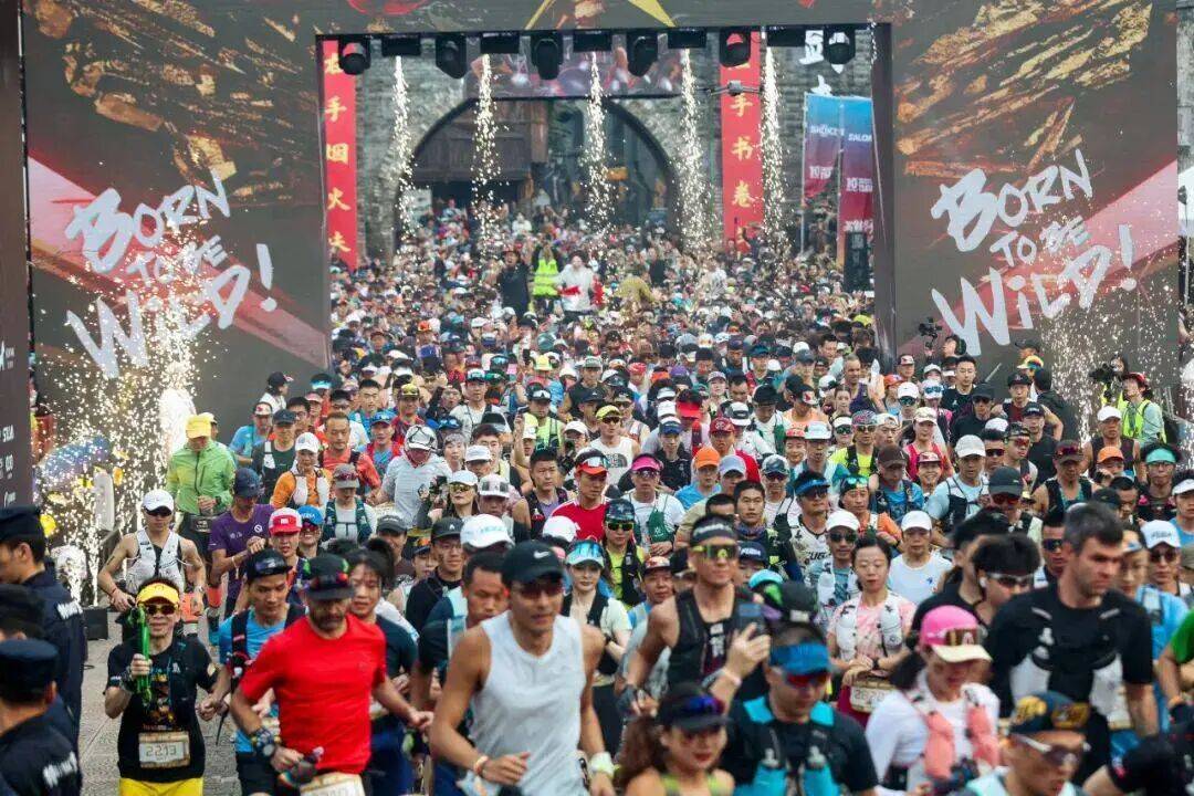 ԽҰ�ܵĻƽ�ʱ����˭��������δ���� 