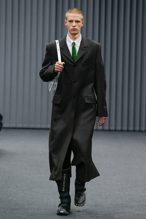 balenciaga巴黎世家于巴黎男装周发布2017秋冬男装系列