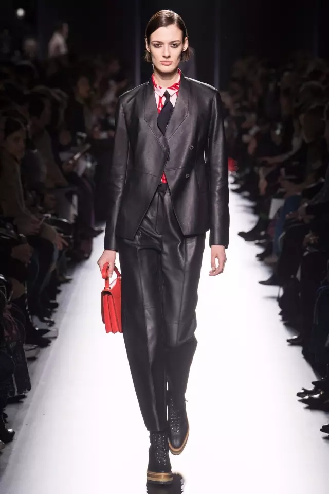 爱马仕 17秋冬系列:凌厉强势的马术女郎-服装巴黎时装周-服装设计网